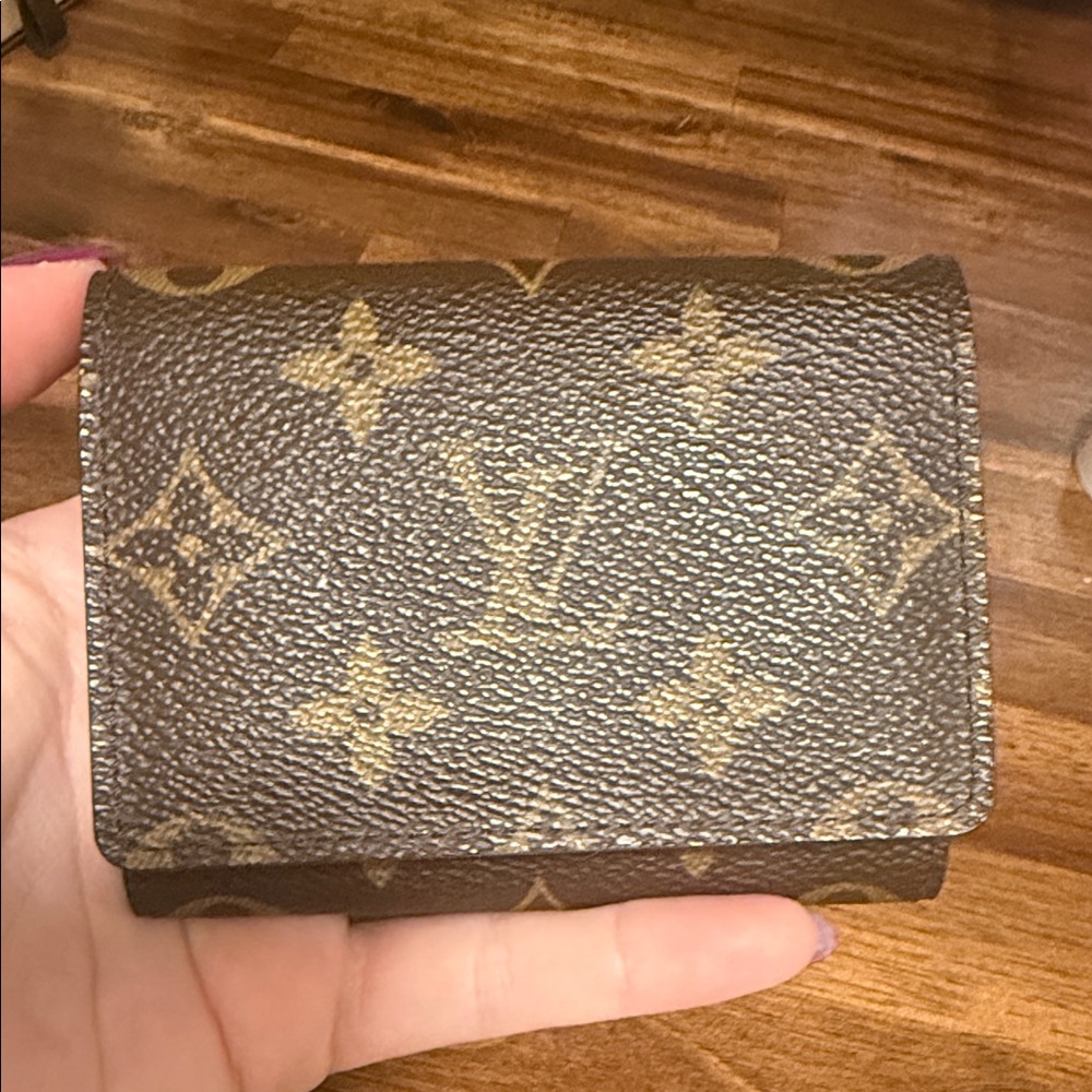 Louis Vuitton Classic Monogram Card Holder - LIKE NEW